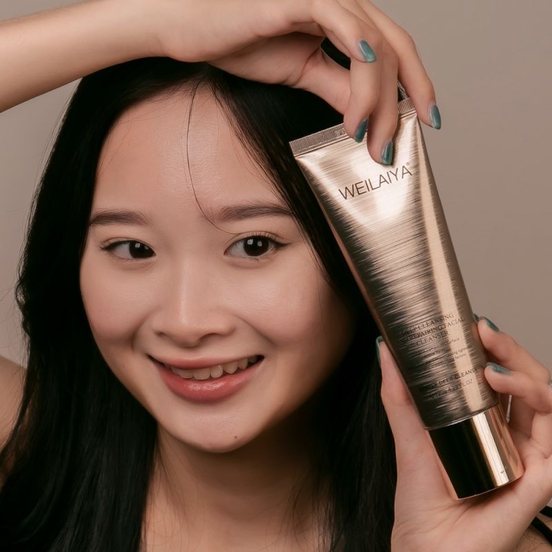 Sữa rửa mặt Weilaiya hoa hồng